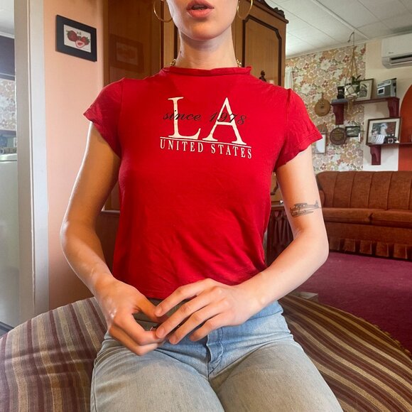 90s style LA red cropped baby tee! - Picture 4 of 15